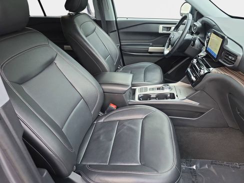 Used 2022 Ford Explorer Limited image 12