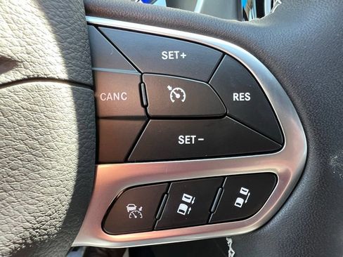 New 2027 Chrysler Pacifica Select FWD image 38
