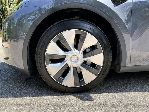 Used 2023 Tesla Model Y Long Range AWD/4WD image 29