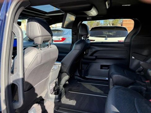 Used 2025 Toyota Sienna Limited image 14