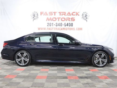 Used 2017 BMW 750i xDrive AWD/4WD image 4