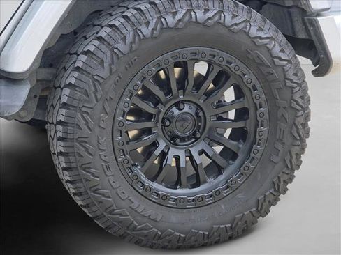 Used 2022 Jeep Wrangler Unlimited Sahara AWD/4WD image 9