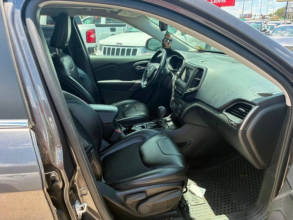 Used 2019 Jeep Cherokee Latitude Plus w/ Comfort/Convenience Group AWD/4WD image 12