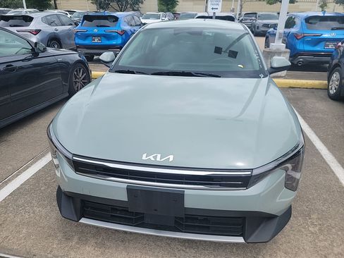 Used 2025 Kia K4 EX FWD image 2