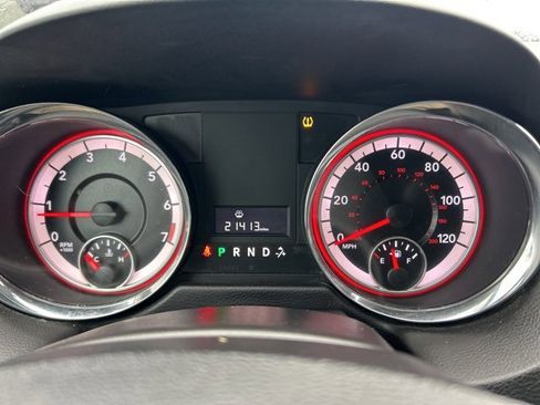 Used 2018 Dodge Grand Caravan SE w/ UConnect Hands-Free Group image 12