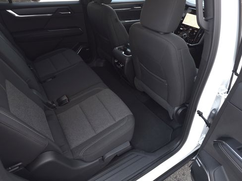 Used 2025 GMC Acadia Elevation image 43