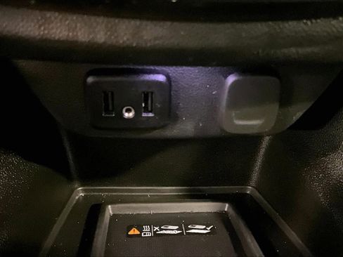 Used 2023 Chevrolet Traverse LT image 27