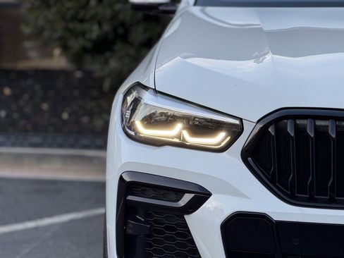 Used 2022 BMW X6 xDrive40i w/ M Sport Package image 3