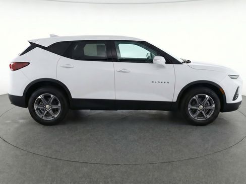 Used 2025 Chevrolet Blazer LT FWD image 11