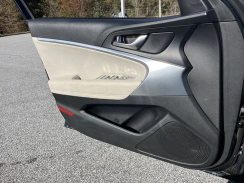 Used 2025 Genesis G70 2.5T image 15