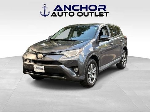 Used 2018 Toyota RAV4 XLE AWD/4WD image 4
