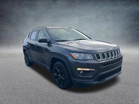Certified 2019 Jeep Compass Latitude FWD image 2