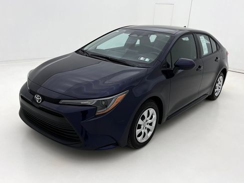 Used 2026 Toyota Corolla LE w/ Carpet Mat Package (TMS) image 4