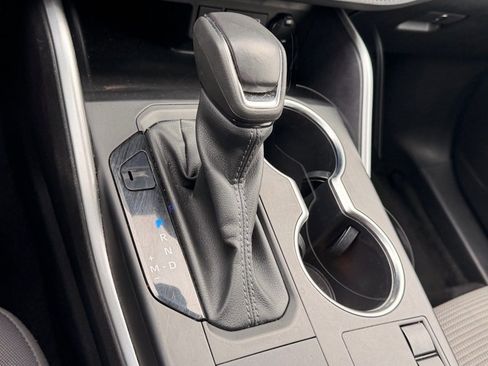 Used 2024 Toyota Highlander LE image 19