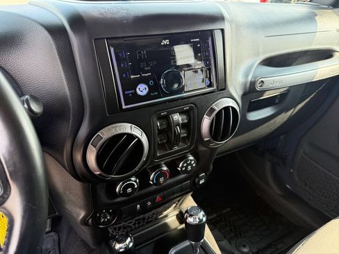 Used 2017 Jeep Wrangler Unlimited Sport w/ Quick Order Package 24S AWD/4WD image 17