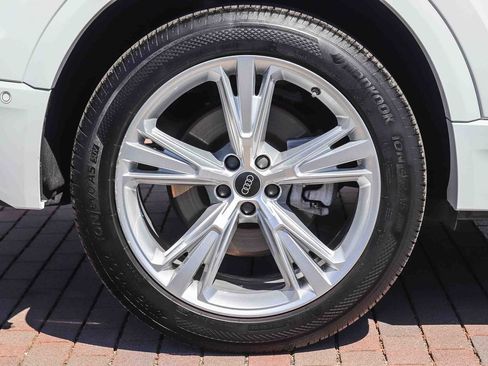 Used 2023 Audi Q8 Premium Plus w/ Premium Plus Package AWD/4WD image 9