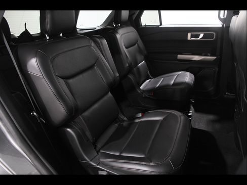 Used 2023 Ford Explorer XLT w/ Equipment Group 202A AWD/4WD image 17