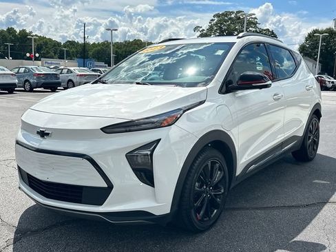 Used 2023 Chevrolet Bolt EUV Premier w/ Sun & Sound Package FWD image 8