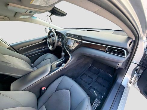 Used 2020 Toyota Camry LE FWD image 29