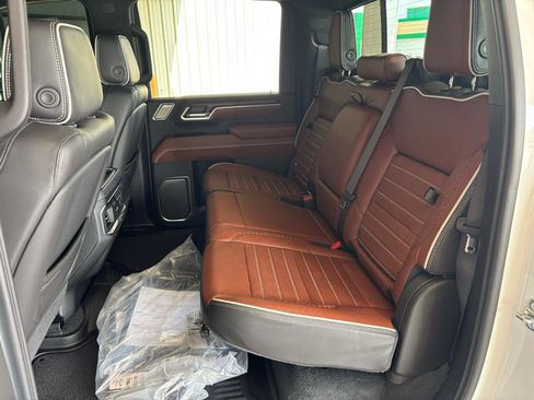 Used 2026 GMC Sierra 2500 Denali Ultimate w/ LPO, Black Badging Package image 29