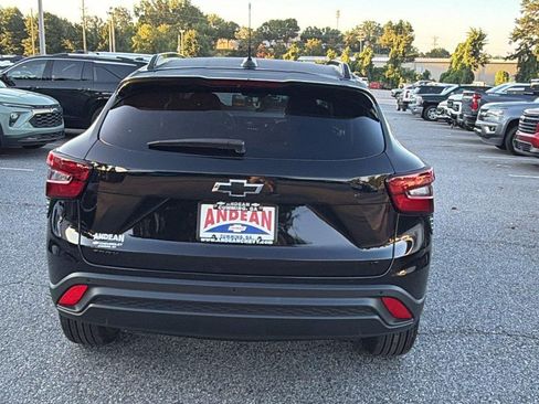 New 2026 Chevrolet Trax LT w/ Driver Confidence Package FWD image 9
