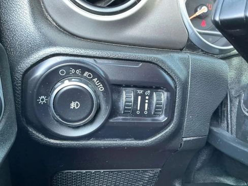 Used 2018 Jeep Wrangler Unlimited Sport S image 33