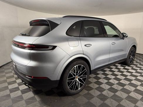 Certified 2025 Porsche Cayenne image 7