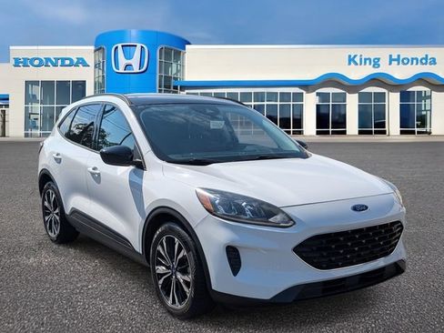 Used 2021 Ford Escape SE w/ SE Sport Appearance Package FWD image 3