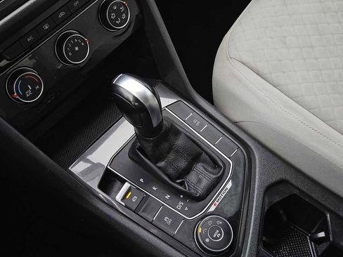 Used 2018 Volkswagen Tiguan S image 20