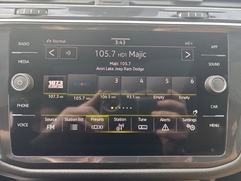 Used 2023 Volkswagen Tiguan SE R-Line image 26