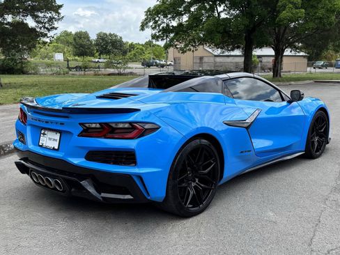 Used 2023 Chevrolet Corvette Z06 RWD image 17