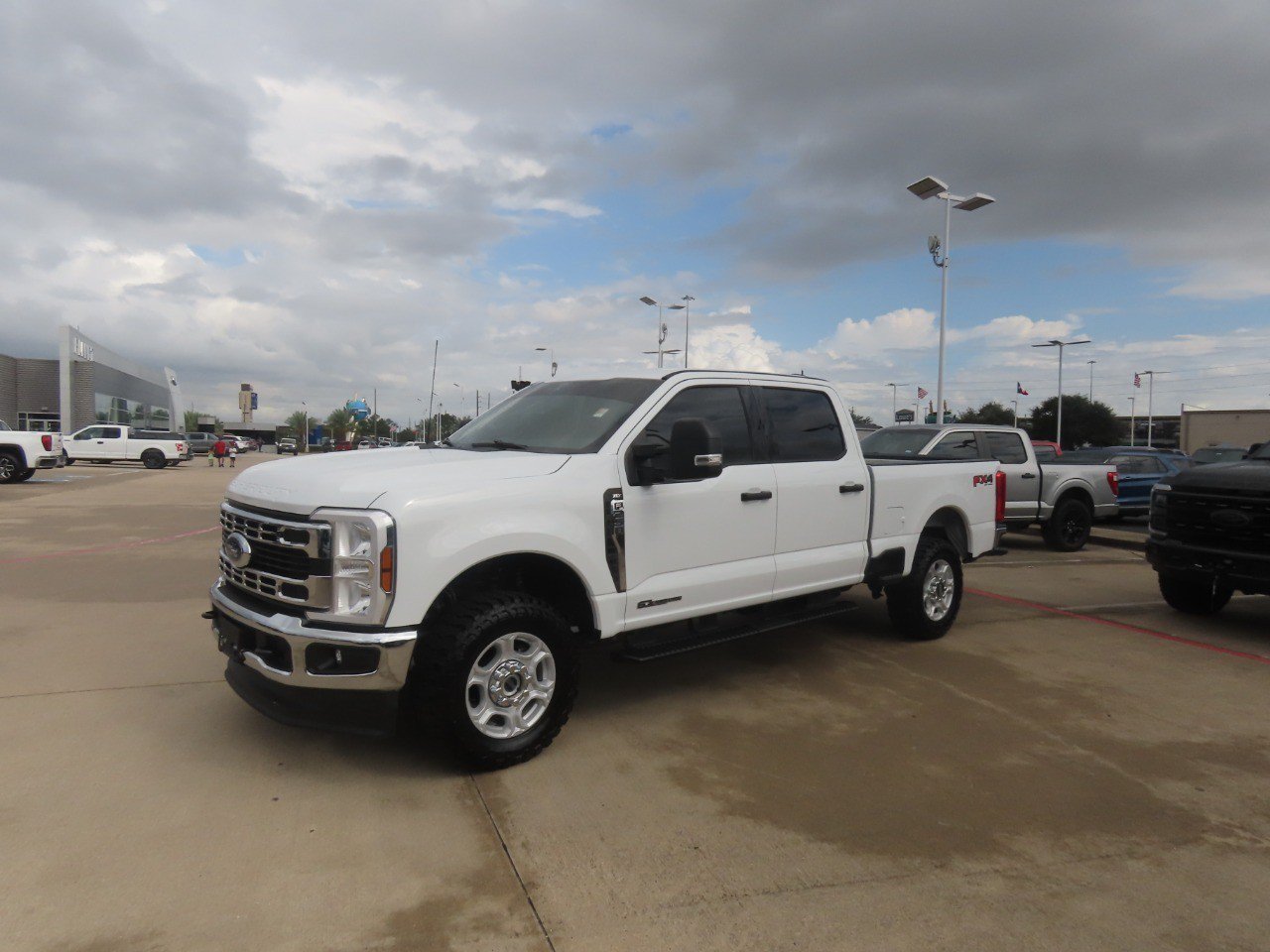 Used 2025 Ford F250 XLT w/ FX4 Off-Road Package AWD/4WD image 2