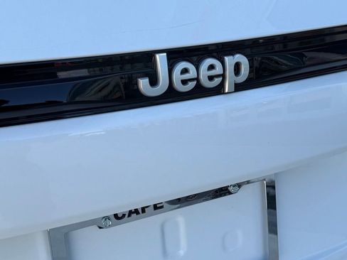 New 2026 Jeep Grand Cherokee Limited w/ Luxury Tech Group II AWD/4WD image 36