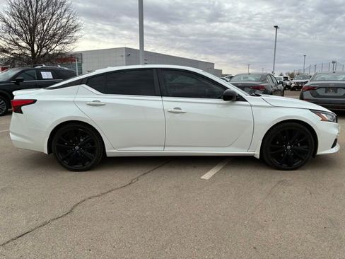 Certified 2022 Nissan Altima 2.5 SR image 7