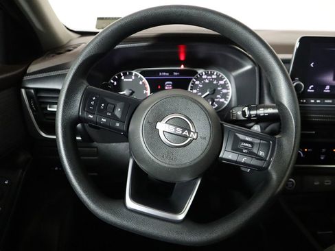 Used 2023 Nissan Rogue S image 28