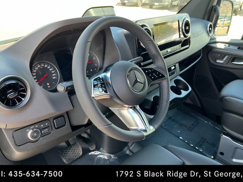 Used 2025 Mercedes-Benz Sprinter 2500 image 15