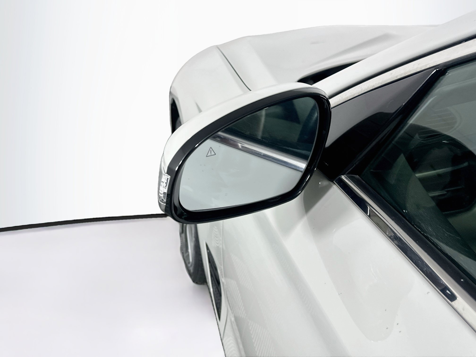 Used 2025 Genesis G70 2.5T RWD image 16