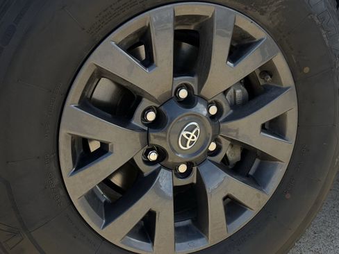 Used 2023 Toyota Tacoma TRD Sport image 11