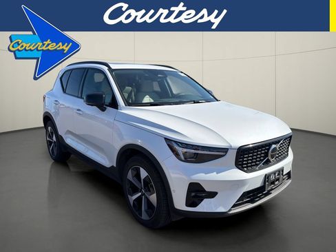 Used 2026 Volvo XC40 B5 Plus AWD/4WD image 1