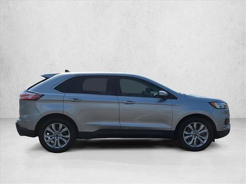Used 2021 Ford Edge Titanium image 4