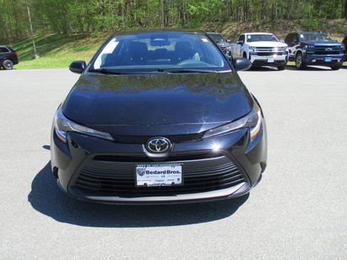 Used 2023 Toyota Corolla LE w/ Carpet Mat Package (TMS) FWD image 2