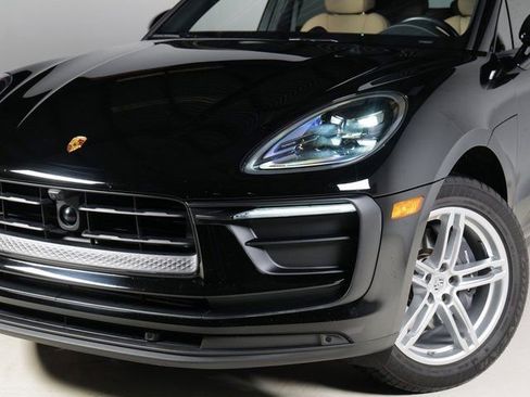 Certified 2023 Porsche Macan image 31