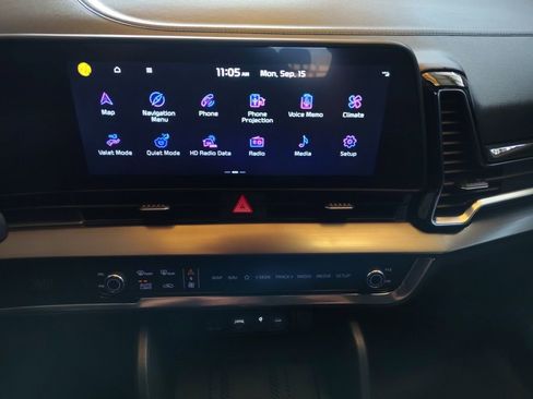 Used 2023 Kia Sportage EX image 7