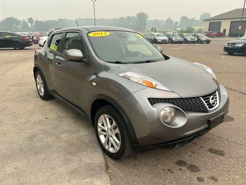 Used 2011 Nissan Juke SV AWD/4WD image 3