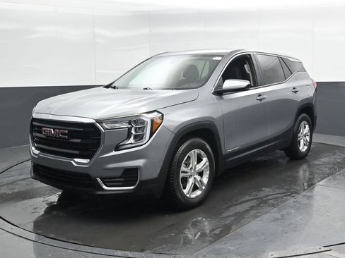 Used 2024 GMC Terrain SLE image 7