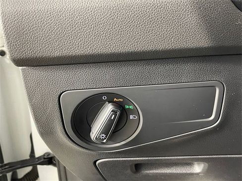 Used 2022 Volkswagen Tiguan SE R-Line image 14