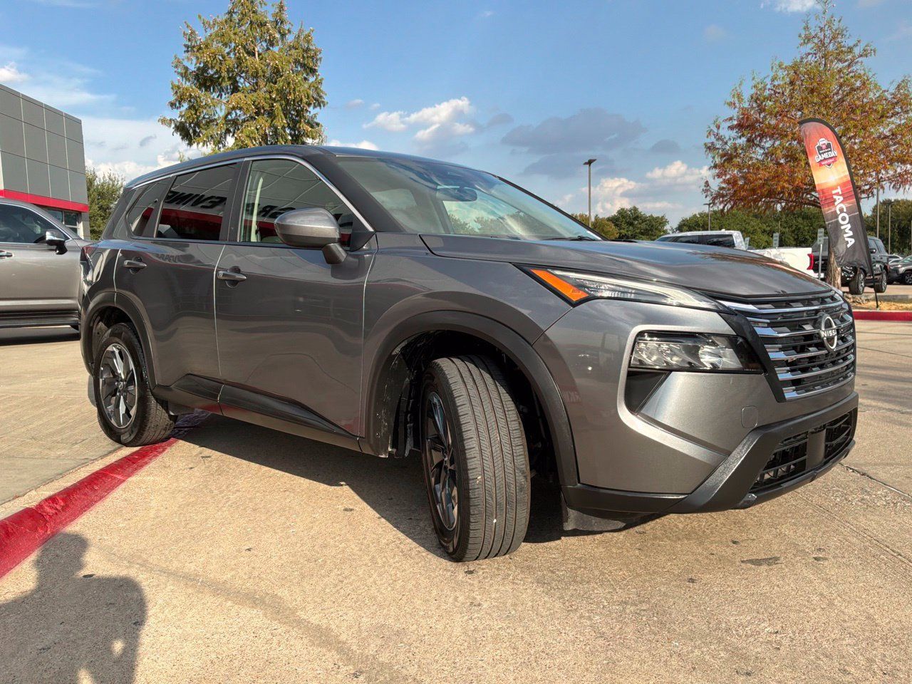 Used 2025 Nissan Rogue SV FWD image 4