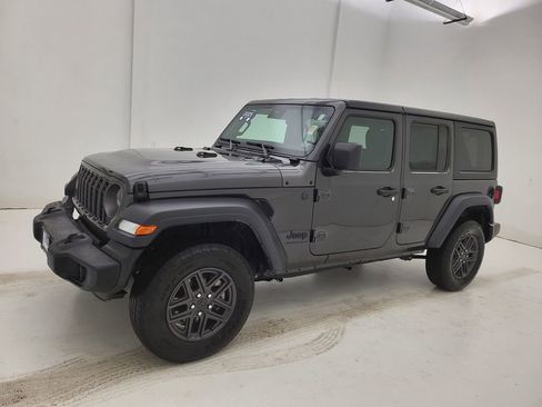 Used 2025 Jeep Wrangler Unlimited Sport AWD/4WD image 5