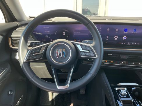 Used 2025 Buick Envision Avenir AWD/4WD image 4