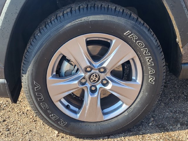 Used 2025 Toyota RAV4 XLE AWD/4WD image 10
